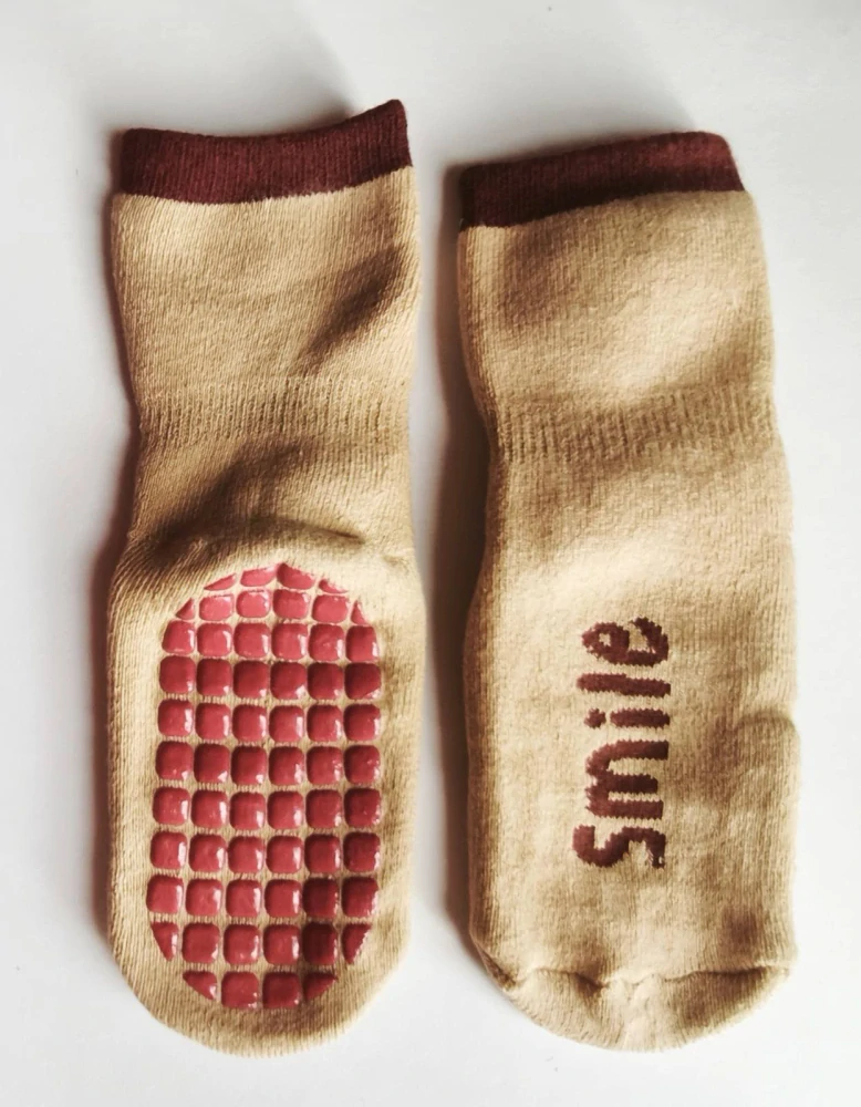 Teplé protiskluzové ponožky - SVĚTLE HNĚDÉ - (12-36 m) M