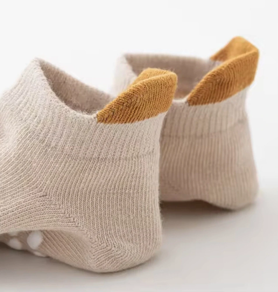 Protiskluzové ponožky - TYGŘÍK - (3-5 let) L