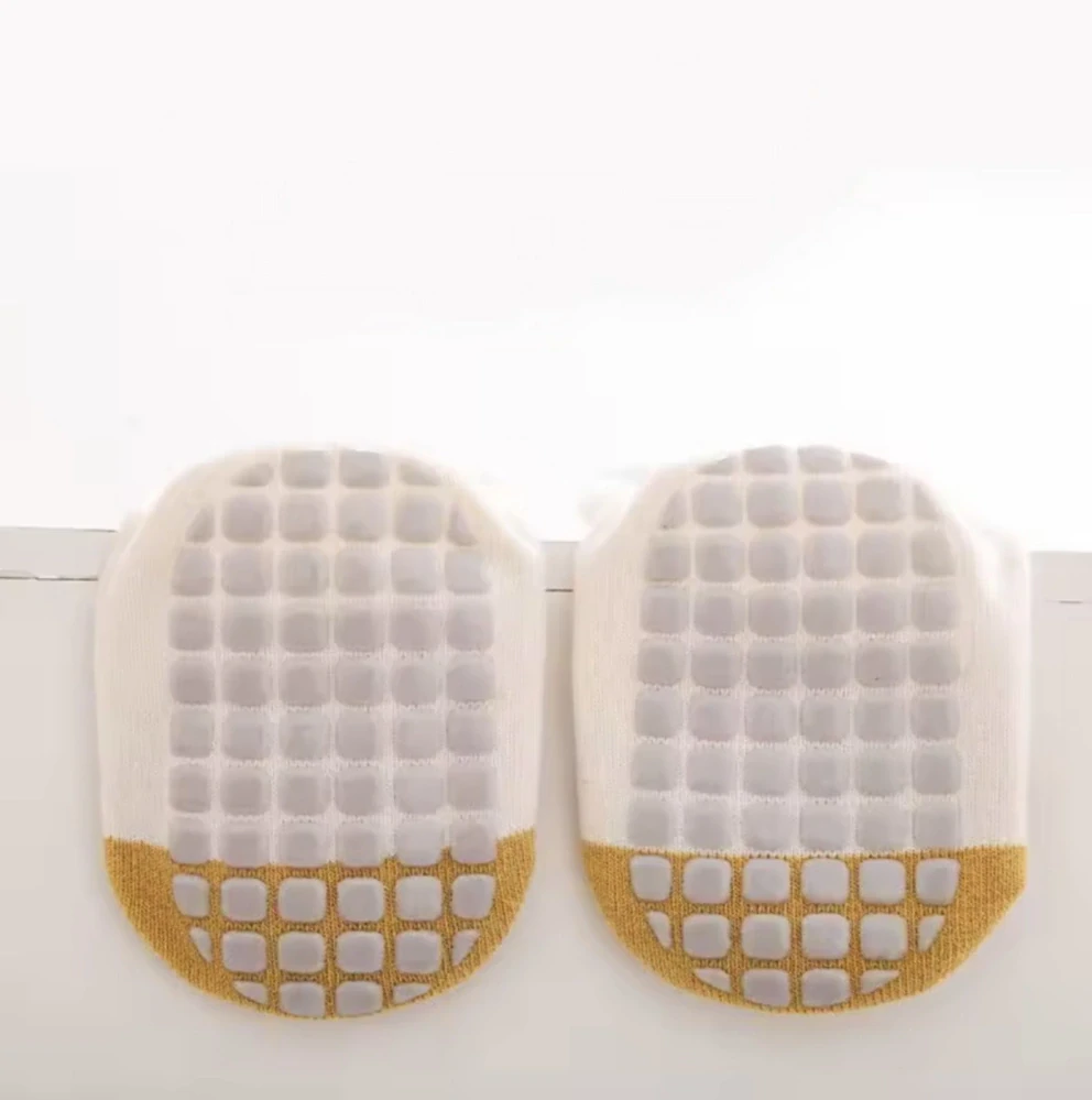 Bavlněné protiskluzové ponožky - MEDVÍDEK - (12-36 m) M