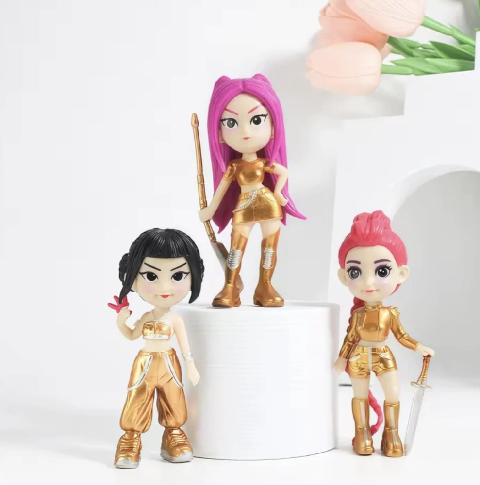 Sběratelská figurka - KPOP DEMON HUNTERS - KPop Lovkyně démonů - ZOEY - BÍLÁ