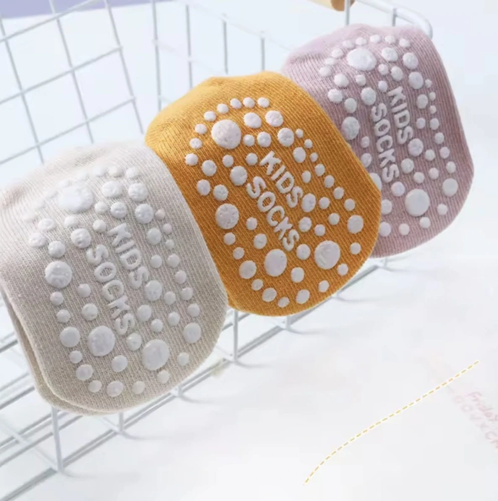 Protiskluzové ponožky - ŠEDÉ - (12-36 m) M