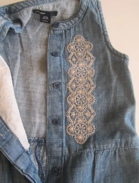 Džínový overálek bez rukávů