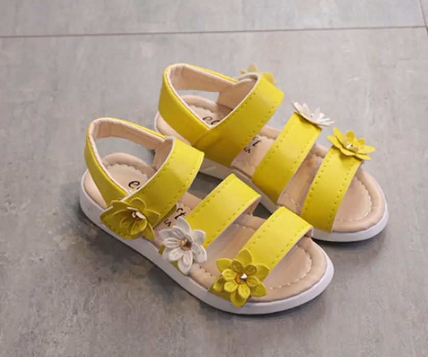 Sandálky kytičky - ŽLUTÉ (18-24 m)