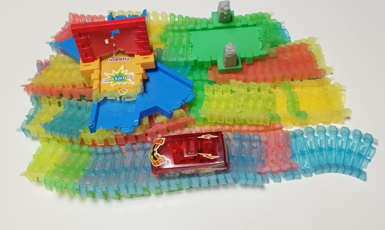 Flexibilní autodráha Magic Tracks Crash s autíčkem