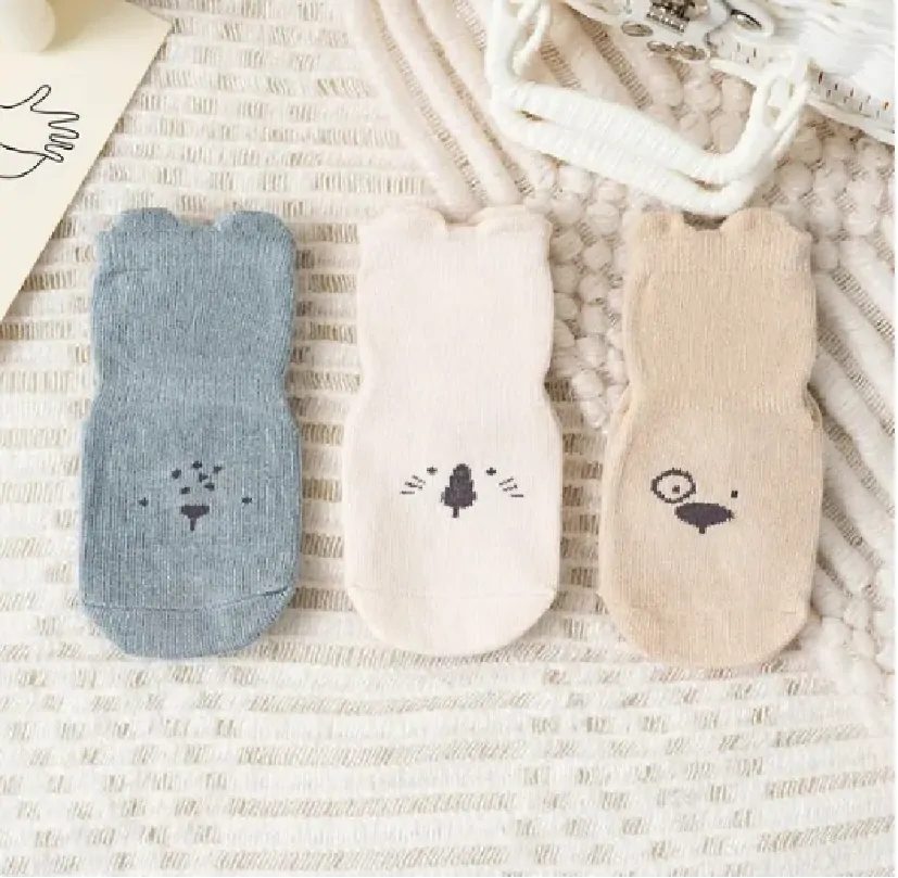 Protiskluzové ponožky - SVĚTLE HNĚDÉ - (12-36m) M