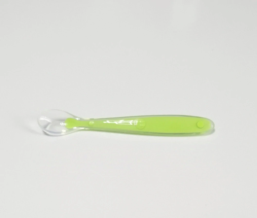Měkká silikonová učící lžička - ZELENÁ