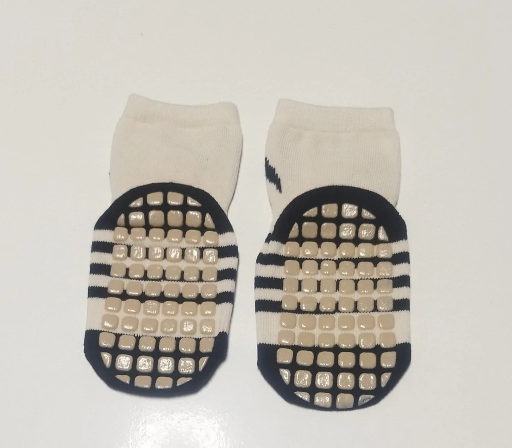 Protiskluzové ponožky - TUČŇÁK (12-36m) M