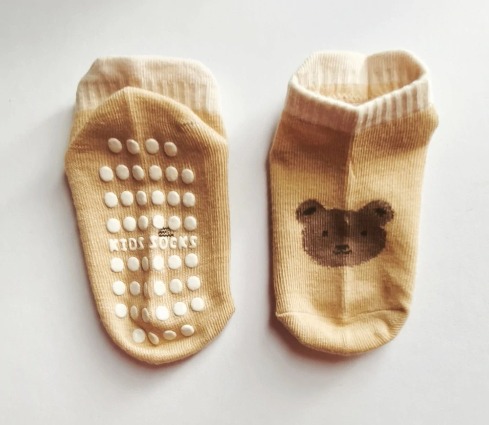 Protiskluzové ponožky - STŘEDNĚ HNĚDÉ - MEDVÍDEK - (12-36 m) M