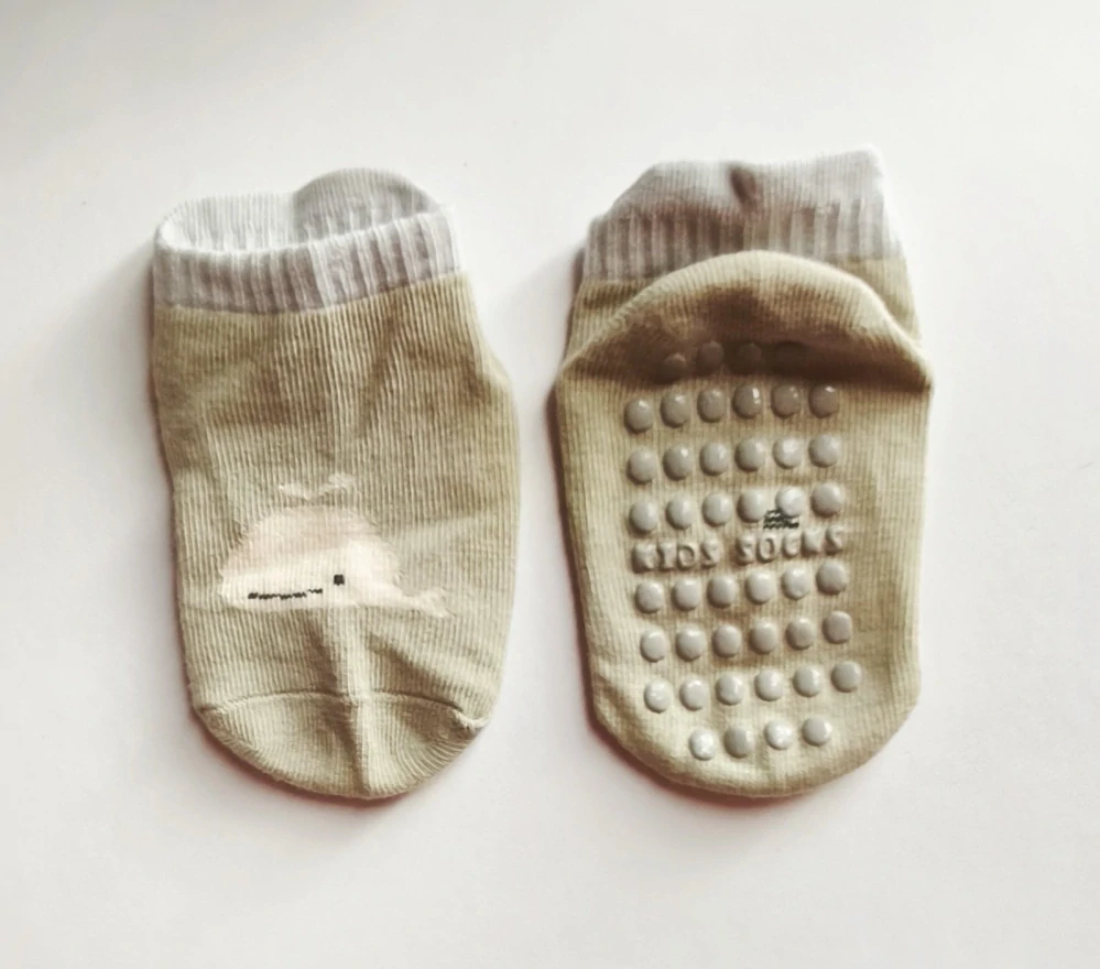 Protiskluzové ponožky - KHAKI - VELRYBA (12-36 m) M