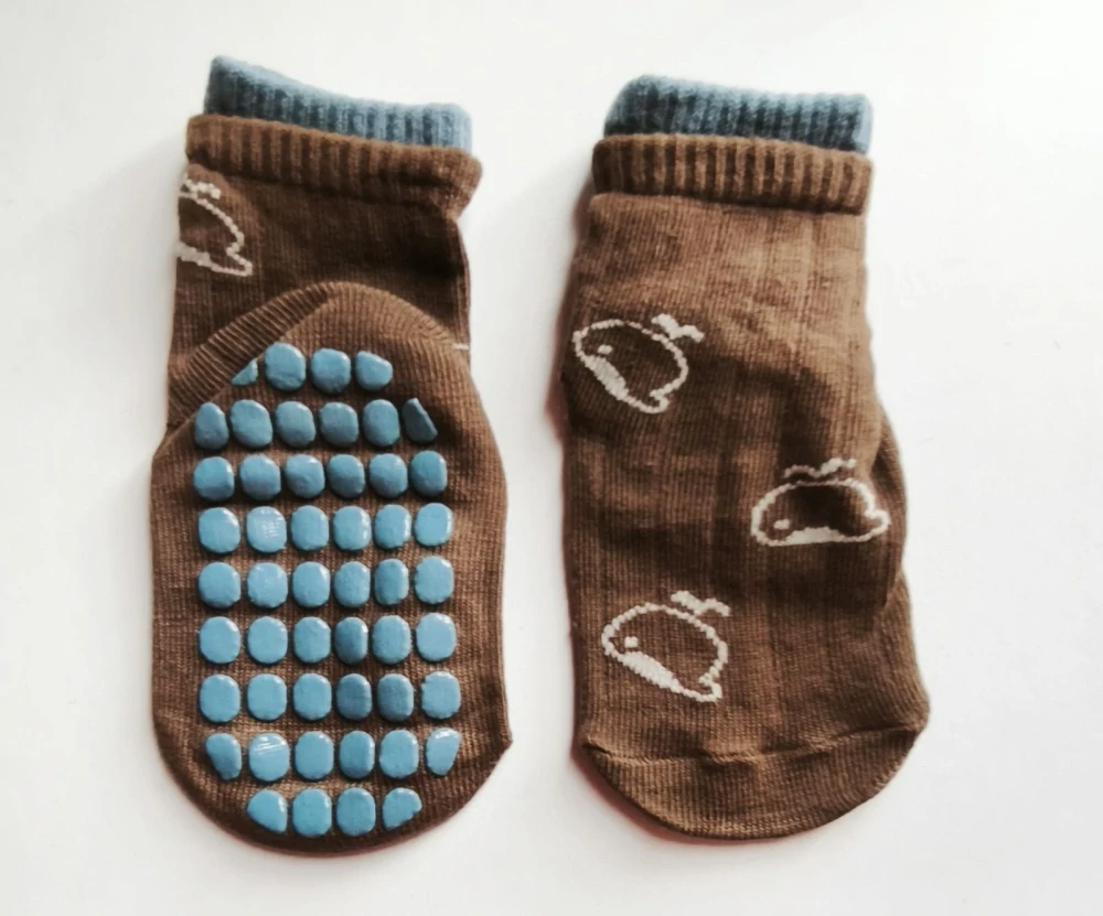 Protiskluzové ponožky - HNĚDÉ - (24-36 m) M