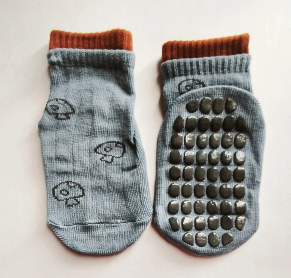 Protiskluzové ponožky - MODRÉ - (3-5 let) L