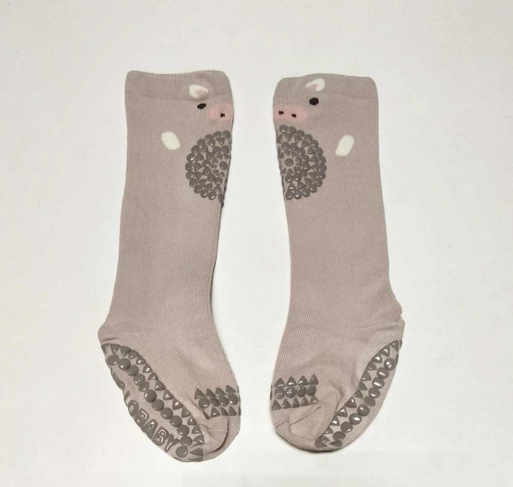 Dětské protiskluzové nadkolenky pro první lezení - STARORŮŽOVÁ - PRASÁTKO (6-12 m) S