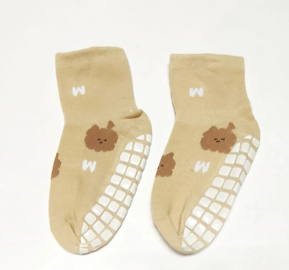 Protiskluzové ponožky - STŘEDNĚ HNĚDÉ (3-5 let) L