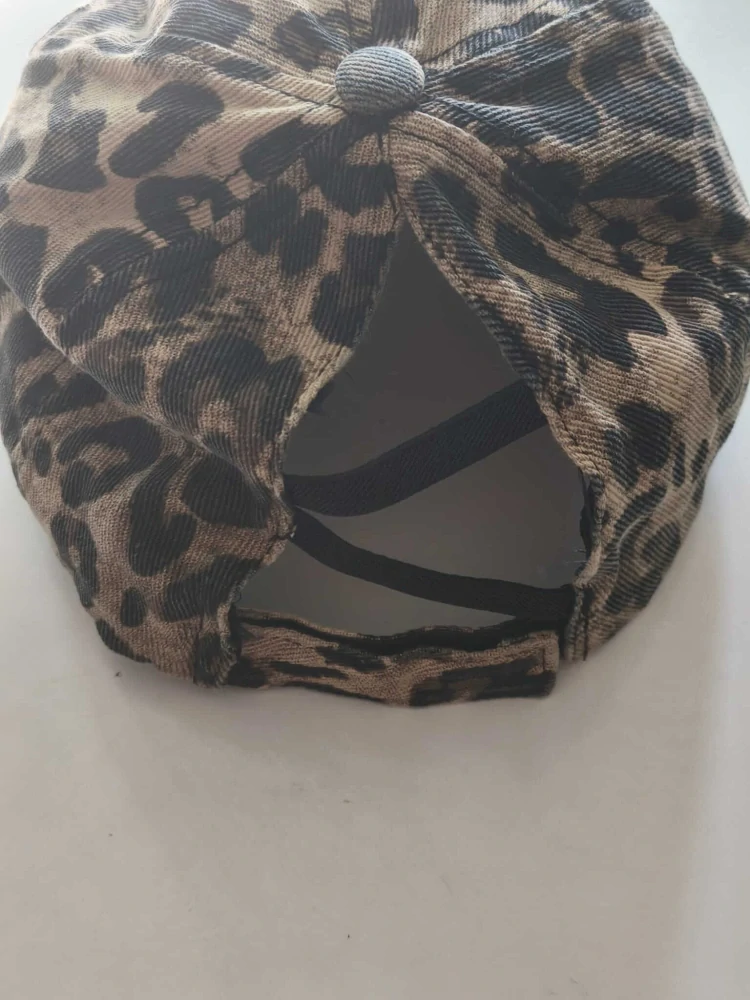 Dámská / Juniorská kšiltovka s otvorem pro culík – Leopardí vzor
