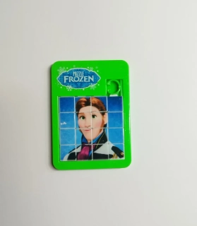 Kapesní posunovací puzzle 4 x 4 - LEDOVÉ KRÁLOVSTVÍ - Hans - zelené 